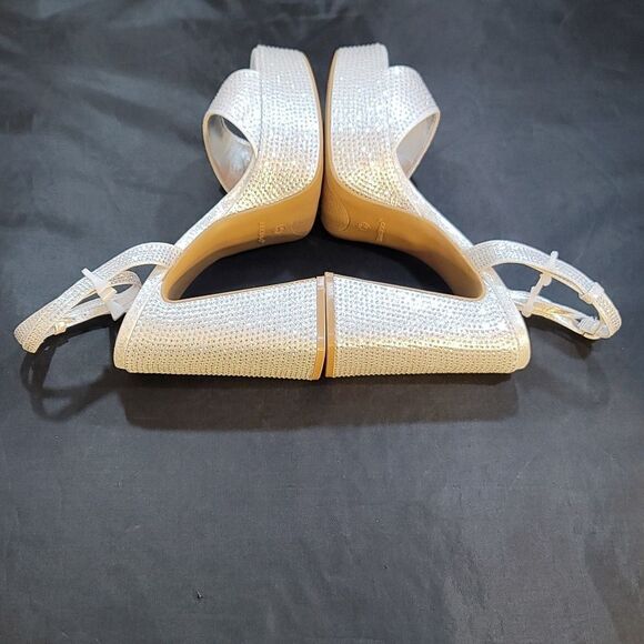 BRAND NEW BAMBOO STUDDED PLATFORM OPEN TOE SANDAL - Picture 9 of 15